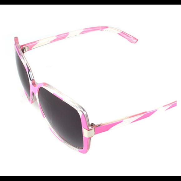 SOLD Women's Chic and Modern Sunglasses (PINK) - Picture 4 of 4