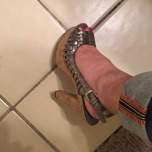 Guess heels sz7 🚨huge sale make a offer🚨