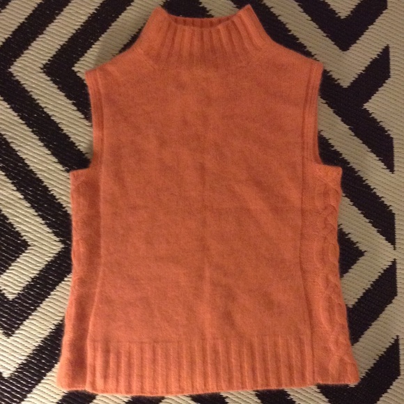 Cashmere sleeveless turtleneck