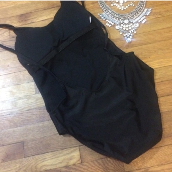 Low back sexy one piece swimsuit - Picture 3 of 3