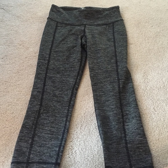 Small - Old Navy - cropped workout pants