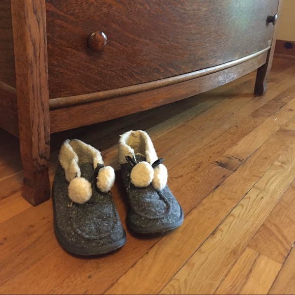 Cozy Rocketdog Slippers size 6