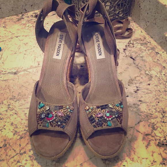 Steve Madden Chryslis Wedges size 9