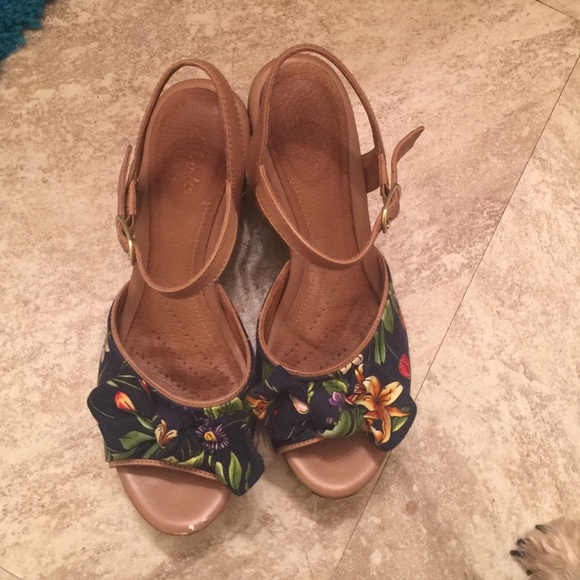 Clarks Size 5 Excellent condition (Amelia Joyce)
