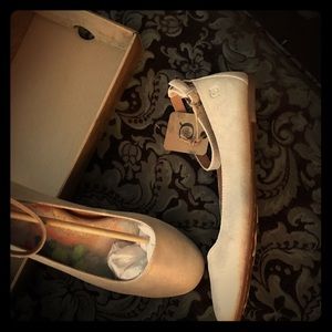 Born Remy Gold Ballet Flats size 8.5 New in Box