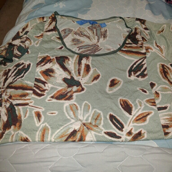 Simply Vera pretty flowery patterned tee - Picture 2 of 4