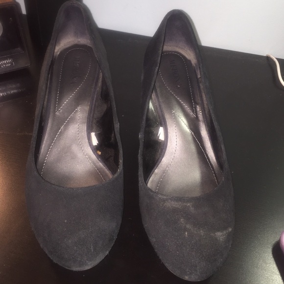 Fuzzy black target heel shoes