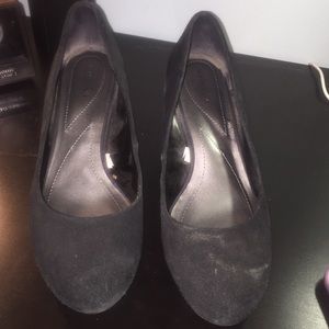 Fuzzy black target heel shoes