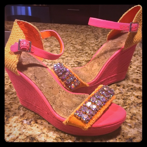 ❗️ON HOLD❗️Gianni bini stylish wedges