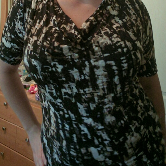 Worn once, flowy and feminine apt 9 top - Picture 3 of 4