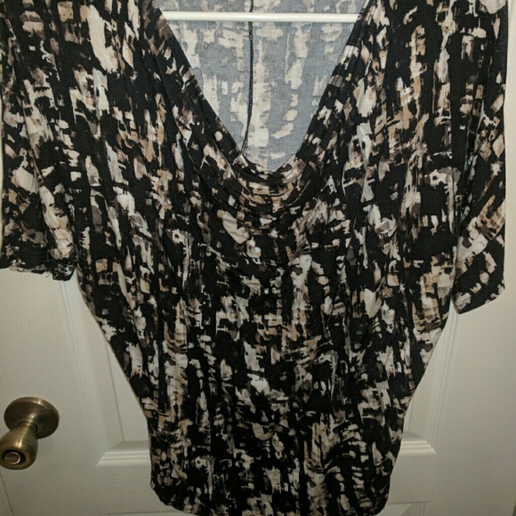 Worn once, flowy and feminine apt 9 top - Picture 4 of 4