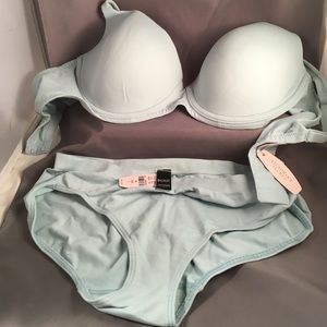 Body Victoria's Secret Bra & Panty Set NWT