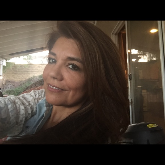 Meet your Posher, Mia