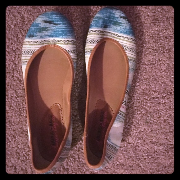 Aztec boho flats!