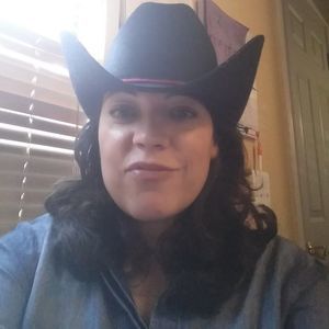 Meet your Posher, Alma