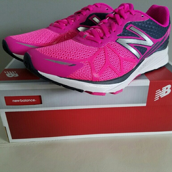 NWT! New Balance Susan G Komen Running Shoes