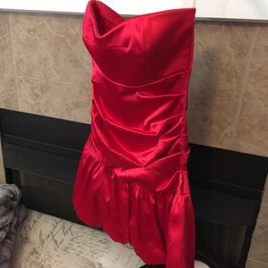 Red sleeveless dress