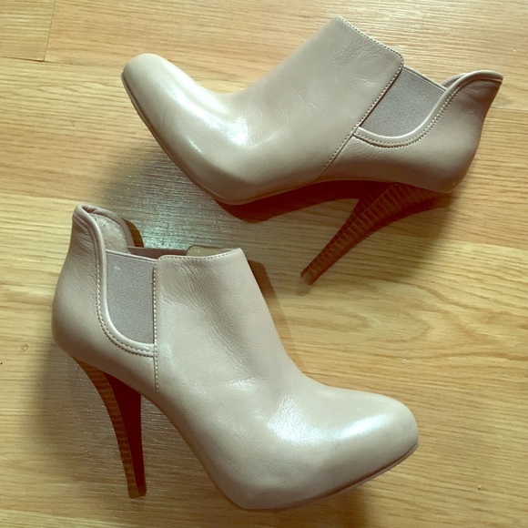 Guess Ortena Tan Booties NEW 6M