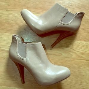 Guess Ortena Tan Booties NEW 6M