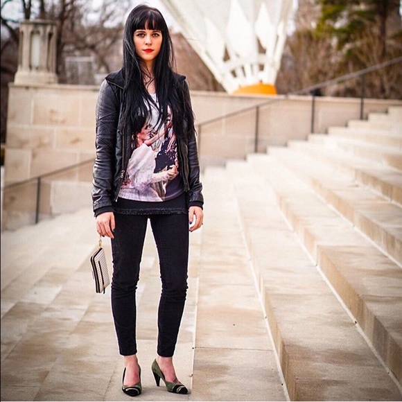 Meet your Posher, Megan - Picture 2 of 4