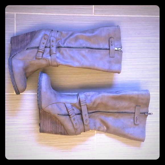 Sassy wedge boot, mid calf