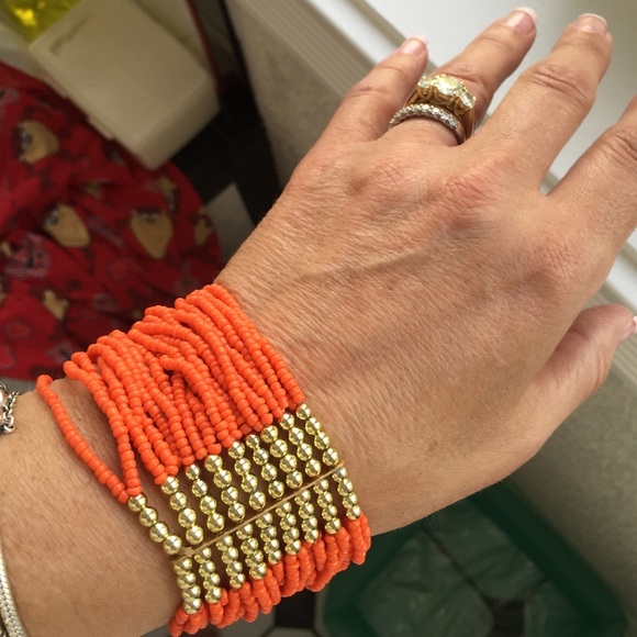 Genuine coral bracelet with gold tone accents - Picture 3 of 4