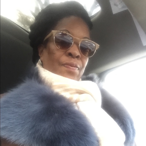 Meet your Posher, Classycloset - Picture 2 of 3