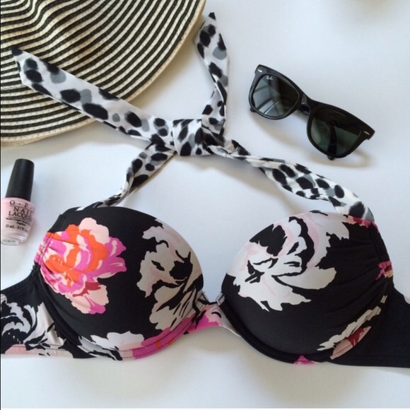 ⭐️SOLD ⭐️Vs Bombshell halter 34b adds 2 cups