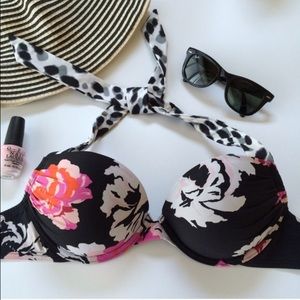 ⭐️SOLD ⭐️Vs Bombshell halter 34b adds 2 cups