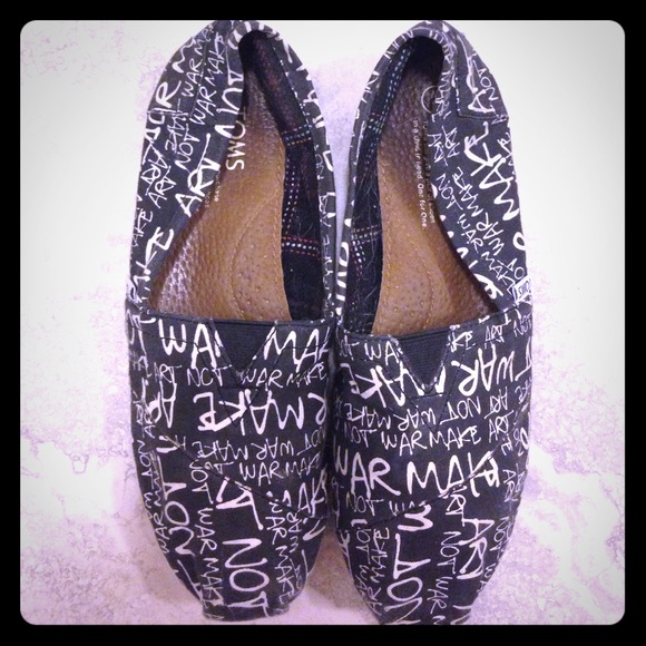 Make Art Not War TOMS (authentic)