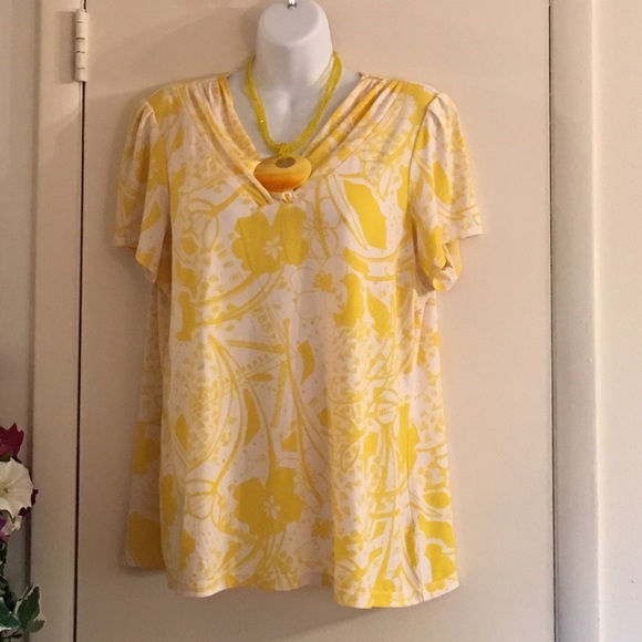 💐REDUCED💐 Yellow/White Floral Top💐