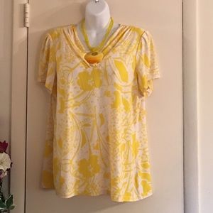 💐REDUCED💐 Yellow/White Floral Top💐