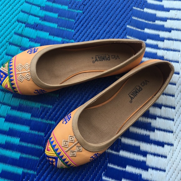 Via Pinky flats. Brand NEW!