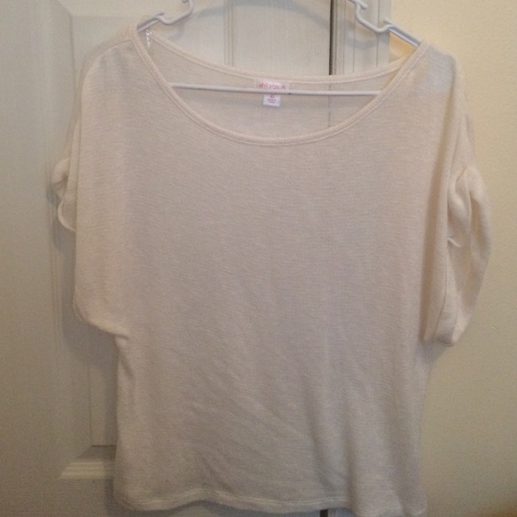 Cute flowy shirt