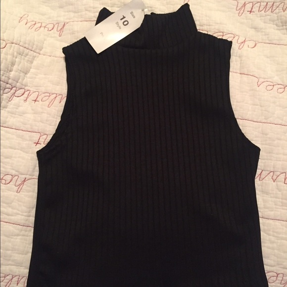 Black mock neck crop top