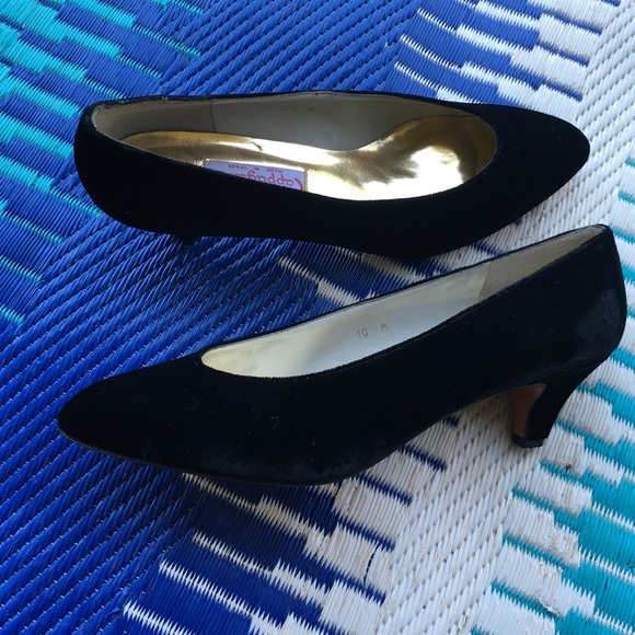 Vintage low heels. Black suede. BRAND NEW💥