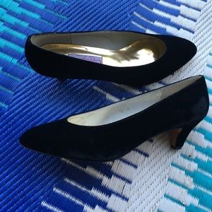 Vintage low heels. Black suede. BRAND NEW💥