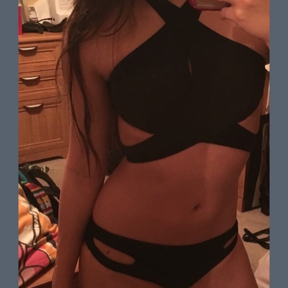 Sexy cross cross bikini - Picture 3 of 4