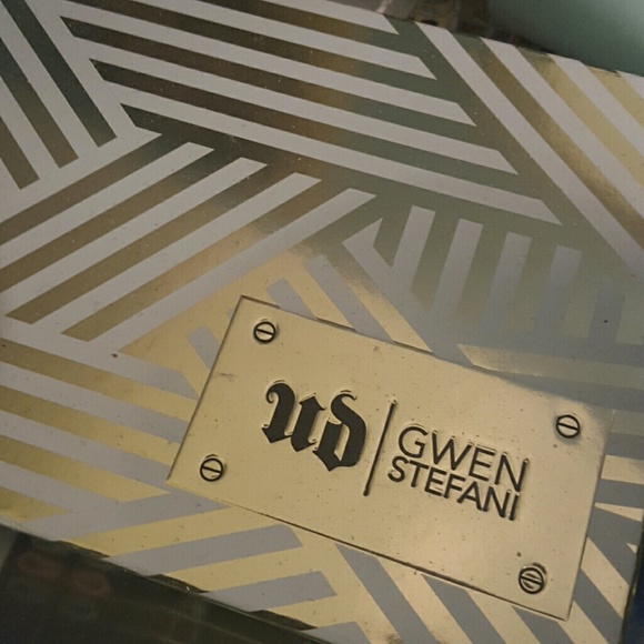 🚫 SOLD 🚫Urban Decay x Gwen Stefani palette
