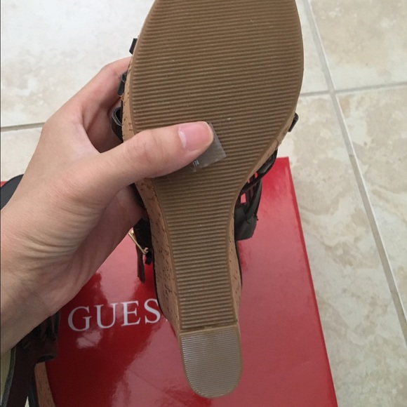 NEW GUESS Tinley Wedge Sandals - Picture 3 of 4