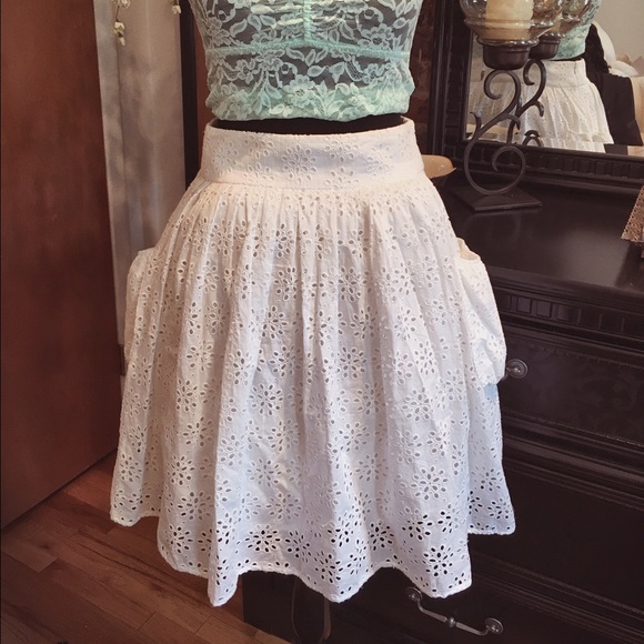 🎀 Lace Eyelet Skirt with Pockets 🎀