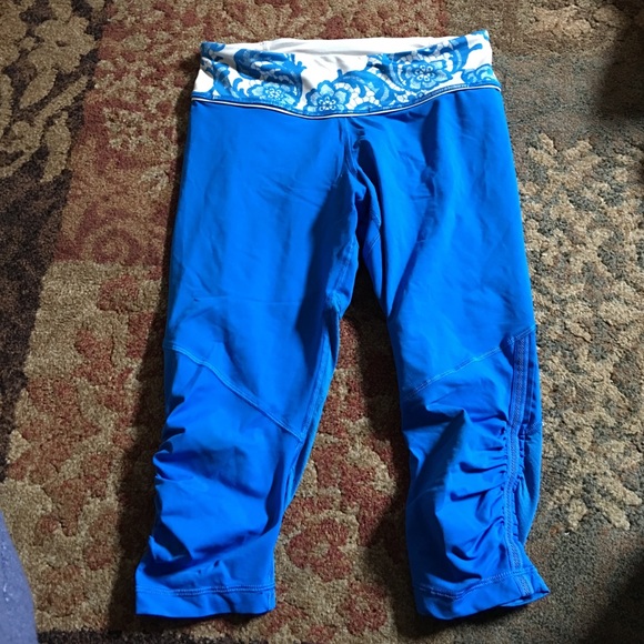 Lululemon running crops size 8