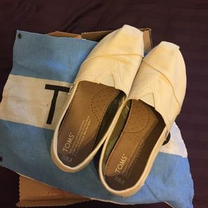 Natural Canvas Toms