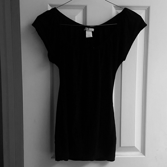 Super cute Long Black Stretchy Shirt