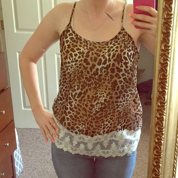 !  Tank cheetah print and lace