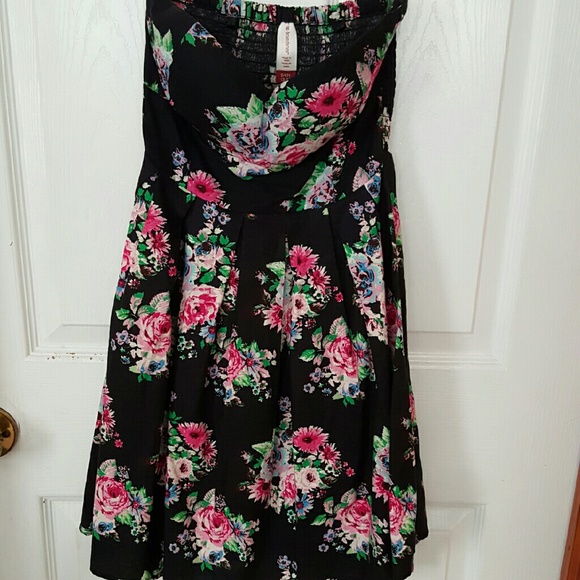 Black flower print strapless dress