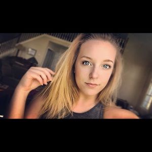 Meet your Posher, Abi