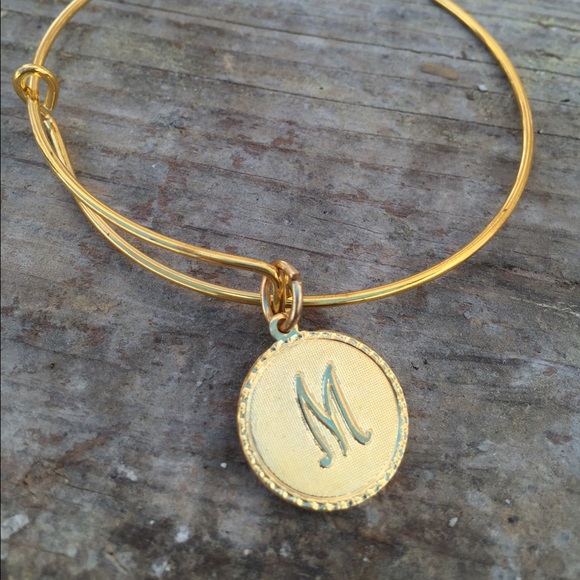 💖 Gold finish initial bracelet - Picture 3 of 4