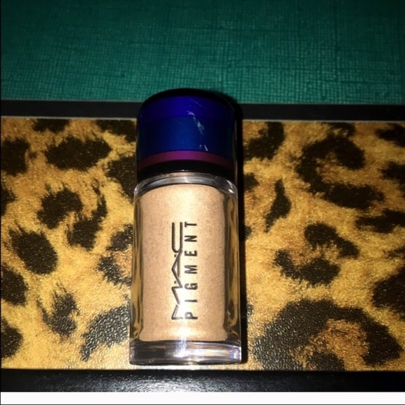 ON HOLD Mac PIGMENT BUNDLE - Picture 2 of 2