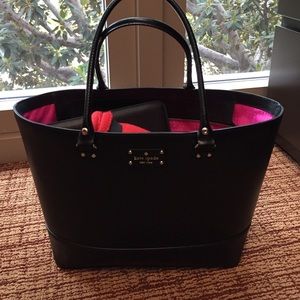 Kate spade black shoulder bag. 6 months old.